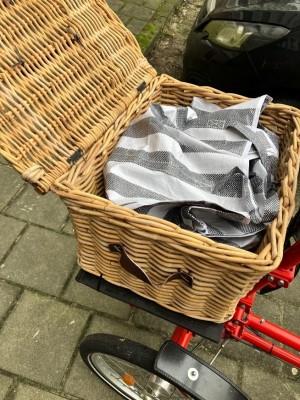 Ria Snoek_fietsmand